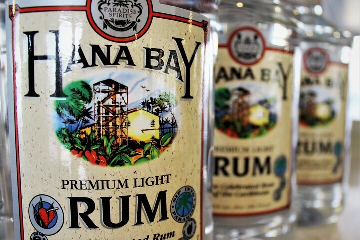 Molokini Snorkeling while drinking rum